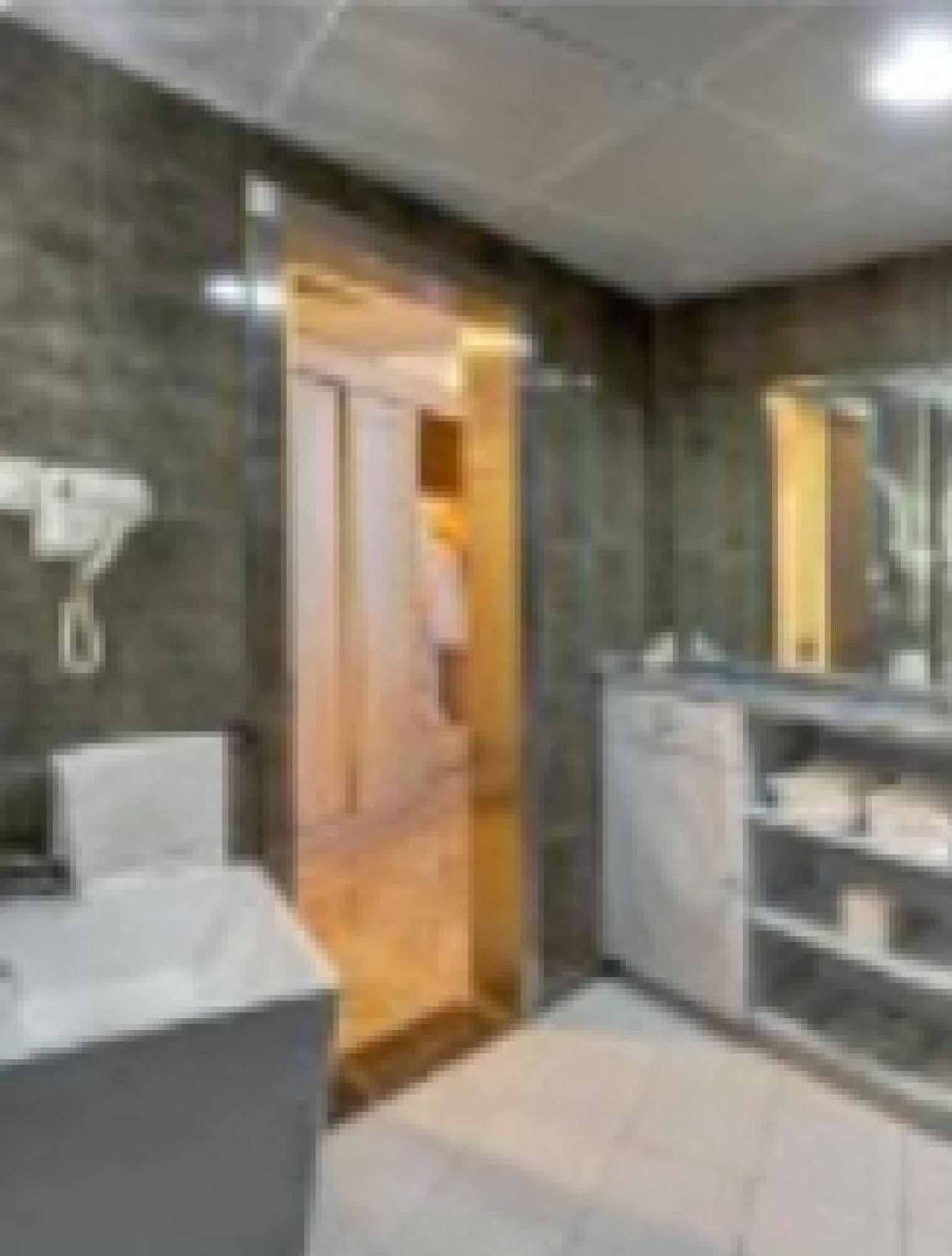 Aryana Hotel 4*